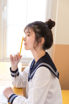 她唇之下在线观看